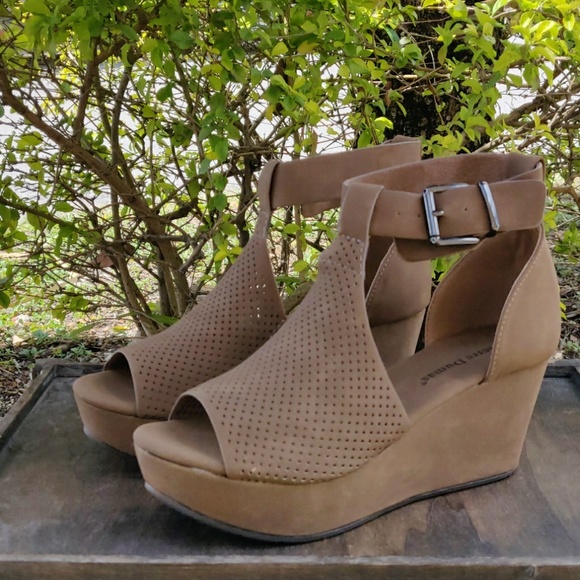 Womens Wedge Sandals Taupe w/ Ankle Straps - Picture 3 of 8